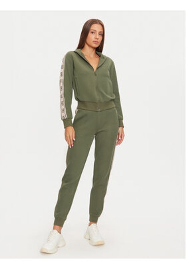 Guess Spodnie dresowe Britney V2YB15 KB3P2 Zielony Regular Fit. Kolor: zielony. Materiał: bawełna, syntetyk