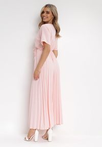 Born2be - Różowa Sukienka Plisowana Maxi z Wiązanym Paskiem Dianiza. Kolor: różowy. Materiał: materiał. Długość: maxi #4