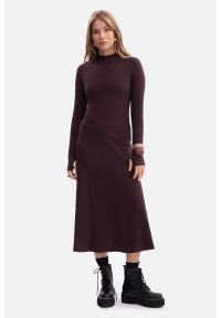 BeWear - Bawełniana sukienka dzianinowa z golfem rozkloszowana cbrąz. Okazja: na co dzień, do pracy. Typ kołnierza: golf. Kolor: brązowy. Materiał: dzianina, bawełna. Długość rękawa: długi rękaw. Styl: casual #2