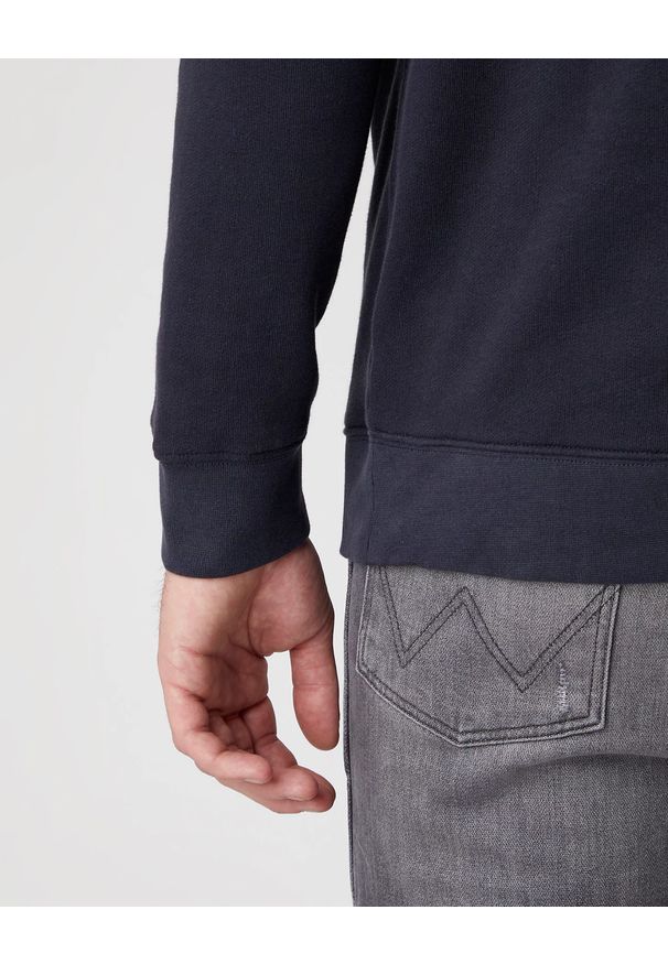 Wrangler - MĘSKA BLUZA WRANGLER GRAPHIC CREW DARK NAVY W6E2HAXAE 112130727