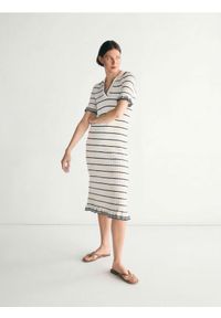 Reserved - Sukienka polo - biały. Typ kołnierza: polo. Kolor: biały. Materiał: dzianina, bawełna #1