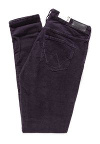 Wrangler - WRANGLER SKINNY PURPLE W28KPJ74F. Materiał: sztruks. Wzór: aplikacja