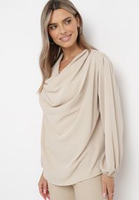 Born2be - Beżowa Bluzka z Dekoracyjną Marszczoną Zakładką z Przodu Tisani. Kolor: beżowy. Styl: elegancki #3