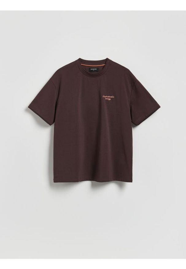 Reserved - T-shirt boxy z bawełną - ciemnobrązowy. Kolor: brązowy. Materiał: bawełna