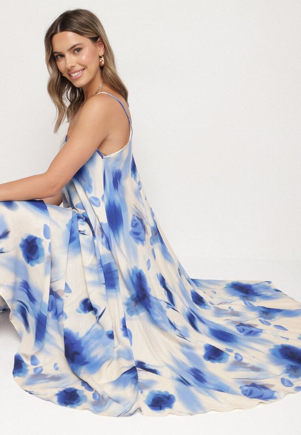 Born2be - Niebieska Wiskozowa Sukienka z Abstrakcyjnym Motywem Nilenisa. Okazja: na co dzień. Kolor: niebieski. Materiał: wiskoza. Długość rękawa: na ramiączkach. Typ sukienki: proste. Styl: casual, elegancki, klasyczny. Długość: maxi