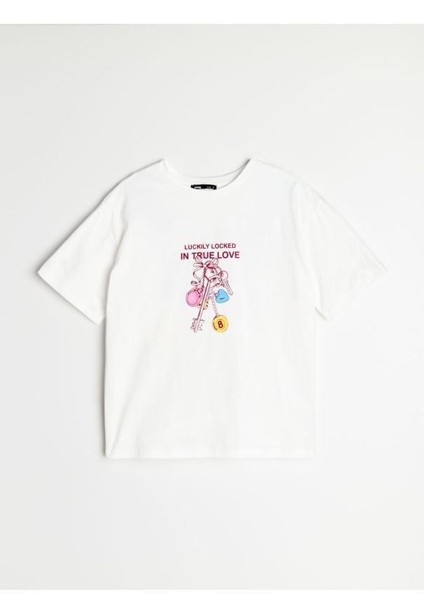 Sinsay - Bawełniana koszulka z krótkim rękawem i nadrukiem - kremowy. Kolor: kremowy. Materiał: bawełna. Długość rękawa: krótki rękaw. Długość: krótkie. Wzór: nadruk