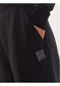 Hugo Spodnie dresowe 50528471 Czarny Relaxed Fit. Kolor: czarny. Materiał: bawełna #5