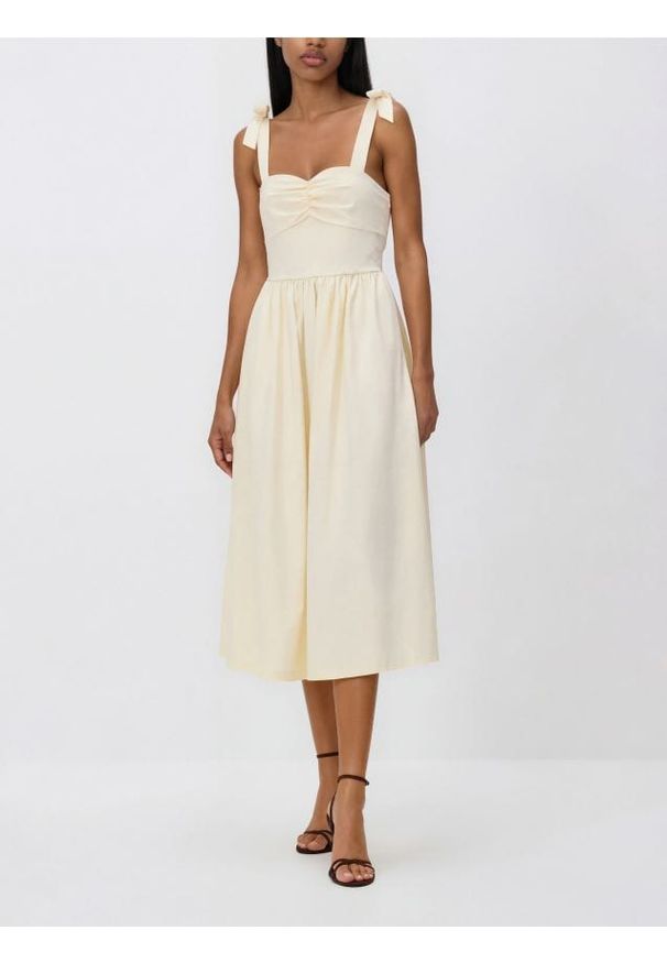 Reserved - Sukienka midi z wiązaniem - jasnożółty. Kolor: żółty. Materiał: tkanina. Długość: midi