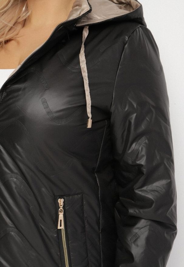 Born2be - Czarna Kurtka Pikowana z Odpinanym Kapturem Marinos. Kolekcja: plus size. Kolor: czarny. Styl: elegancki