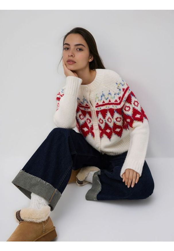 Reserved - Wzorzysty kardigan - czerwony. Kolor: czerwony. Materiał: wełna, dzianina