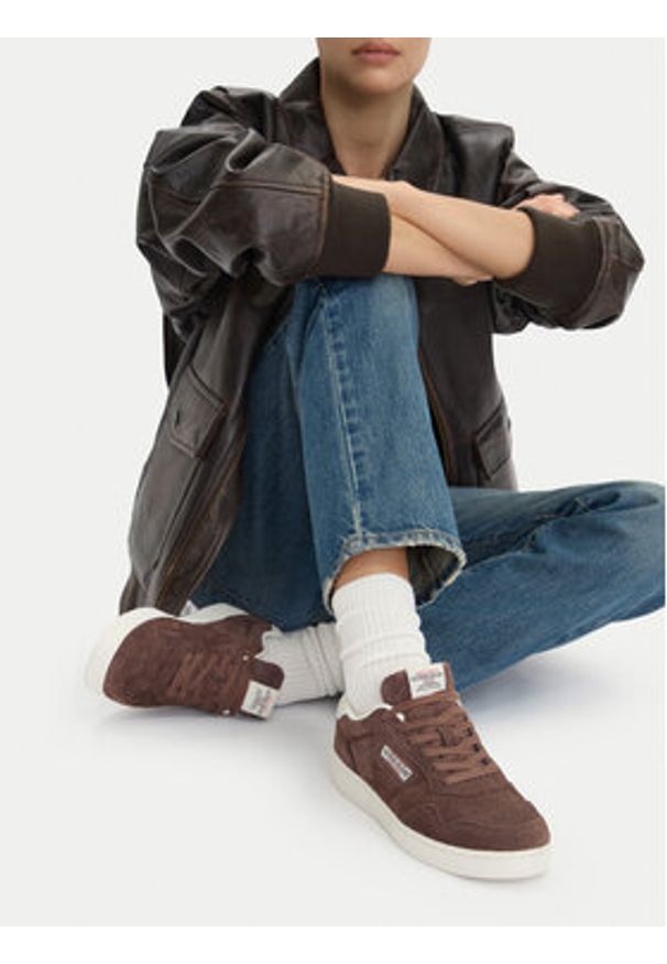 Guess Jeans Sneakersy EO-XL250041 Brązowy ciemny. Kolor: brązowy. Materiał: skóra, zamsz