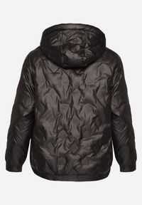 Born2be - Czarna Kurtka Pikowana z Kapturem i Kieszeniami o Pudełkowym Kroju Eravinna. Okazja: na spacer. Typ kołnierza: kaptur. Kolekcja: plus size. Kolor: czarny. Długość rękawa: długi rękaw. Długość: długie. Wzór: aplikacja #6