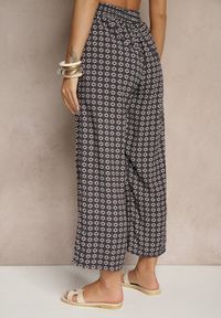 Renee - Ciemnozielone Spodnie o Szerokim Kroju High Waist z Geometrycznym Wzorem Farisia. Stan: podwyższony. Kolor: zielony. Materiał: bawełna. Wzór: geometria. Styl: elegancki