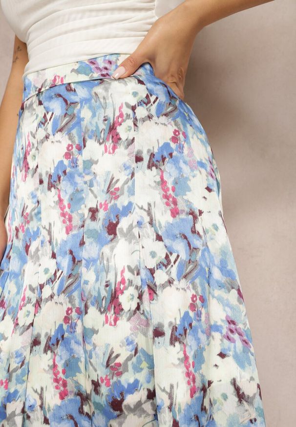 Renee - Niebiesko-Biała Kwiecista Spódnica o Rozkloszowanym Fasonie High Waist Jastaria. Okazja: na co dzień, na spacer. Stan: podwyższony. Kolor: niebieski. Materiał: materiał. Wzór: jednolity, aplikacja. Sezon: wiosna. Styl: casual