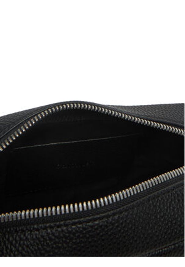 Calvin Klein Jeans Saszetka Cargo Camera Bag LV04G3081G Czarny. Kolor: czarny. Materiał: skóra