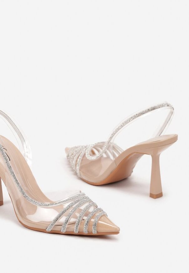 Born2be - Beżowe Sandały na Obcasie Transparentne z Noskiem w Szpic Zdobione Cyrkoniami Feloril. Okazja: na co dzień. Nosek buta: szpiczasty. Zapięcie: pasek. Kolor: beżowy. Wzór: aplikacja. Materiał: jeans, materiał. Obcas: na obcasie. Styl: casual, elegancki, klasyczny. Wysokość obcasa: średni