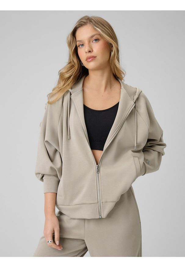 4f - 4F Bluza dresowa regular z modalem damska - beżowa XXL. Okazja: na co dzień. Typ kołnierza: kaptur. Kolor: beżowy. Materiał: dresówka. Długość rękawa: raglanowy rękaw. Wzór: gładki. Styl: casual