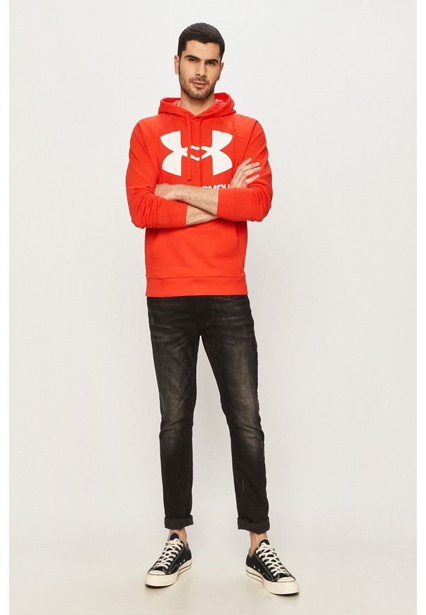 Under Armour Bluza 1357093 męska kolor czerwony z kapturem z nadrukiem. Okazja: na co dzień. Typ kołnierza: kaptur. Kolor: czerwony. Wzór: nadruk. Styl: casual