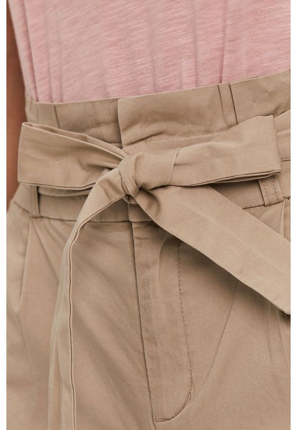 Vero Moda - Szorty. Okazja: na co dzień. Stan: podwyższony. Kolor: beżowy. Materiał: bawełna. Styl: casual