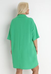Born2be - Zielona Sukienka Kaseia. Okazja: na co dzień. Kolekcja: plus size. Kolor: zielony. Materiał: tkanina. Typ sukienki: dla puszystych, koszulowe, oversize. Styl: casual. Długość: mini #2