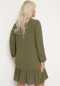 Born2be - Jasnozielona Koszulowa Sukienka Mini z Falbanką Brindel. Kolor: zielony. Typ sukienki: koszulowe. Długość: mini #3