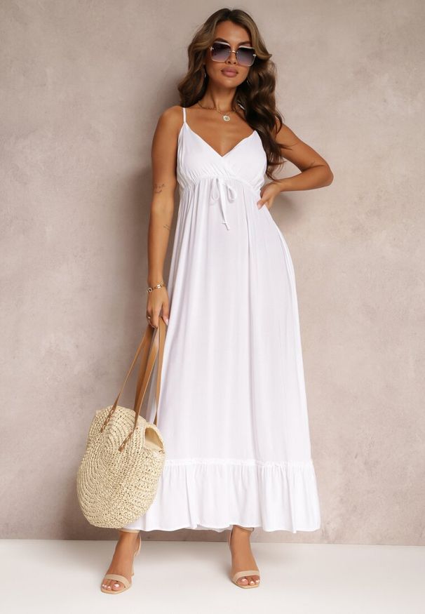 Renee - Biała Rozkloszowana Sukienka Maxi z Głębokim Dekoltem na Ramiączkach Renava. Kolor: biały. Długość rękawa: na ramiączkach. Typ sukienki: rozkloszowane. Styl: wakacyjny. Długość: maxi