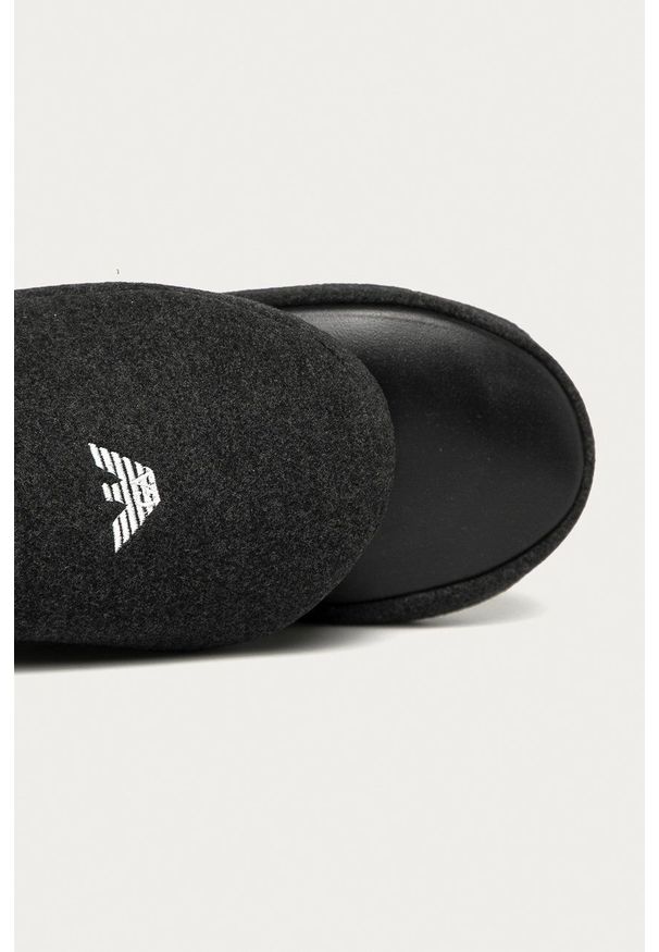 Emporio Armani - Kapcie. Kolor: szary. Materiał: guma, materiał. Wzór: gładki
