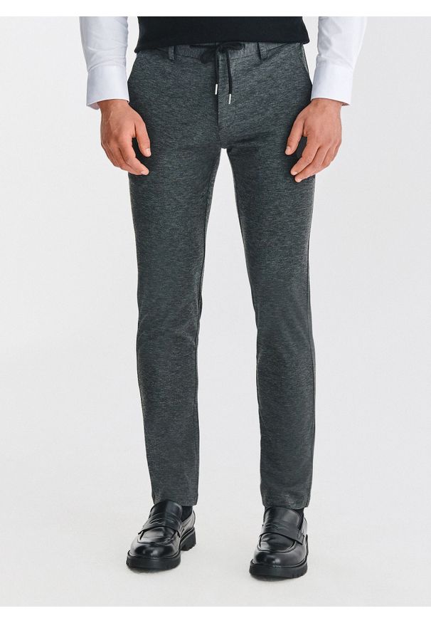 Pako Lorente - PAKO LORENTE – Szare casualowe spodnie męskie. Okazja: na co dzień. Kolor: szary. Materiał: wiskoza, poliester, wełna, elastan, nylon. Styl: casual