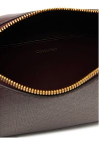 Calvin Klein Torebka Emblem Aop Elongated Camera Bag LV04F3268G Bordowy. Kolor: czerwony. Materiał: skórzane #5
