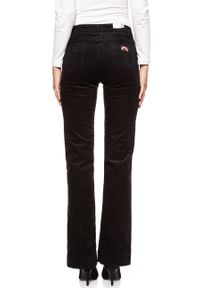 Wrangler - DAMSKIE SPODNIE SZTRUKSOWE WRANGLER FLARE BLACK W233EK100 112127837. Materiał: sztruks. Sezon: lato