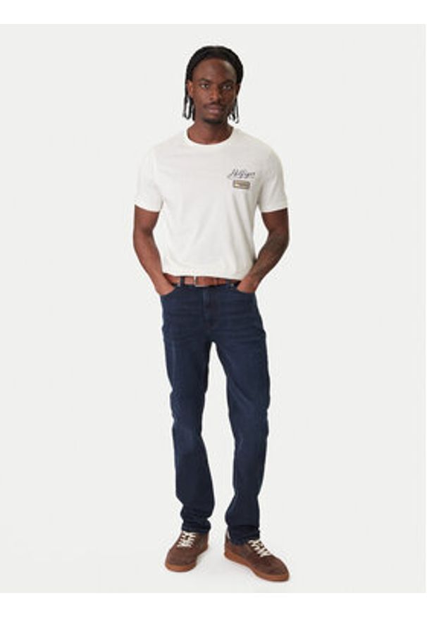 TOMMY HILFIGER - Tommy Hilfiger T-Shirt Modern Ath Graphic MW0MW41471 Écru Regular Fit. Materiał: bawełna