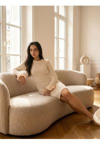 Sinsay - Sukienka dresowa z ozdobnymi falbanami - kremowy. Kolor: kremowy. Materiał: dresówka #1