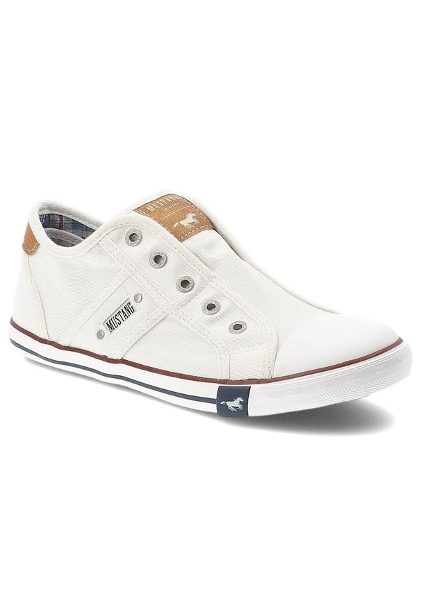 Trampki damskie Mustang, cholewka z materiału wsuwana konstrukcja z elastycznymi wstawkami klasyczna forma niska podeszwa zapewniająca komfort na co. Okazja: na spacer, na co dzień. Kolor: biały. Materiał: materiał. Szerokość cholewki: normalna. Styl: klasyczny