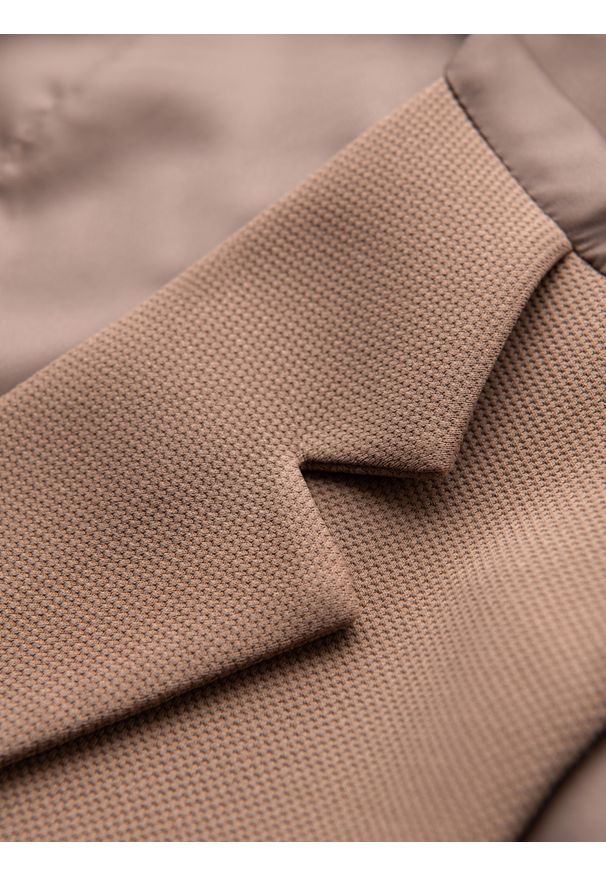 Ombre Clothing - Dopasowana elegancka kamizelka męska z elastanem i klapami – brązowa V1 - Rozmiar: L. Kolor: brązowy. Materiał: elastan. Wzór: gładki, jednolity. Styl: elegancki