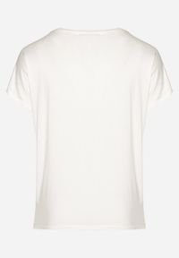 Born2be - Biały Bawełniany T-shirt z Ozdobnym Napisem i Cyrkoniami Krisiona. Okazja: do pracy, na spotkanie biznesowe, na co dzień. Kolor: biały. Materiał: bawełna. Wzór: napisy. Styl: klasyczny, casual, biznesowy #4