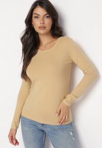 Born2be - Beżowa Bluzka z Elastycznej Bawełny z Okrągłym Dekoltem Zenaida. Okazja: na co dzień. Kolor: beżowy. Materiał: bawełna. Styl: klasyczny, casual, elegancki #3
