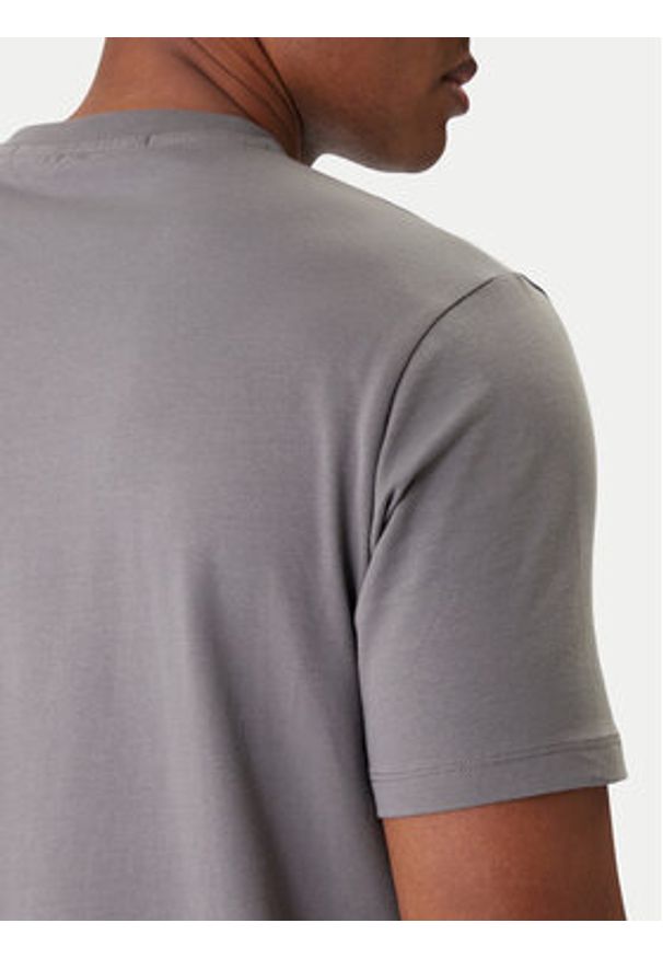 Karl Lagerfeld - KARL LAGERFELD T-Shirt 755780 561235 Szary Regular Fit. Typ kołnierza: dekolt w karo. Kolor: szary. Materiał: bawełna