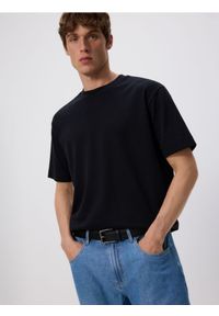 Reserved - Bawełniany t-shirt boxy - czarny. Kolor: czarny. Materiał: bawełna