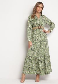 Born2be - Jasnozielona Sukienka z Roślinnym Wzorem i Plecionym Paskiem Nouylas. Kolor: zielony. Wzór: aplikacja. Typ sukienki: kopertowe, rozkloszowane. Długość: maxi #6