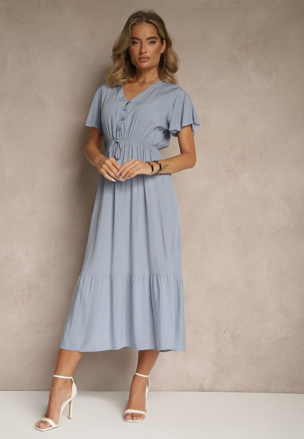 Renee - Niebieska Rozkloszowana Sukienka z Bawełny Zdobiona Guzikami Folennea. Okazja: na co dzień. Typ kołnierza: dekolt w serek. Kolor: niebieski. Materiał: bawełna. Wzór: aplikacja. Typ sukienki: rozkloszowane. Styl: elegancki, casual, klasyczny