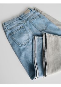 Reserved - Jeansy wide leg z lampasami - jasnoszary. Kolor: szary #1