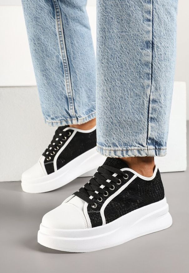 Born2be - Czarno-Białe Koronkowe Sneakersy na Grubej Podeszwie Falinira. Okazja: na co dzień. Kolor: czarny. Materiał: koronka. Wzór: aplikacja