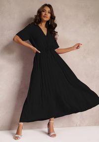 Renee - Czarna Rozkloszowana Sukienka Plisowana z Wiązanym Paskiem Eilemona. Kolor: czarny. Typ sukienki: rozkloszowane #1