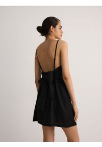 Reserved - Sukienka mini z lnem - czarny. Kolor: czarny. Materiał: len. Długość: mini #1