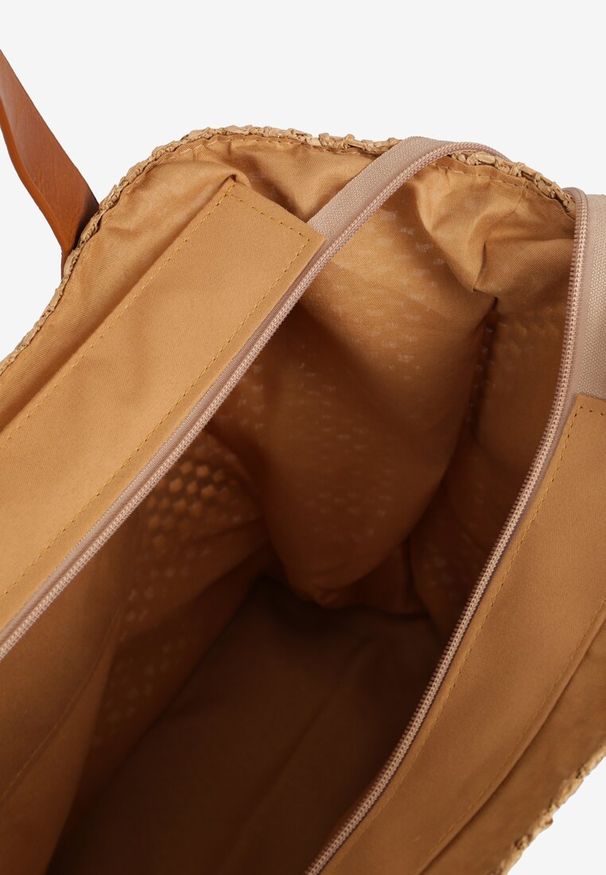 Renee - Ciemnobeżowa Pleciona Torebka Shopper Ozdobiona Napisem Navinta. Kolor: beżowy. Wzór: napisy, aplikacja. Styl: casual
