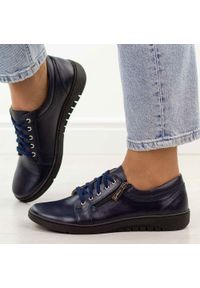 Granatowe Polskie półbuty damskie Gregors 747. Okazja: na co dzień. Zapięcie: sznurówki. Kolor: niebieski. Materiał: skóra. Szerokość cholewki: normalna. Sezon: wiosna, jesień. Styl: casual, elegancki, klasyczny #1