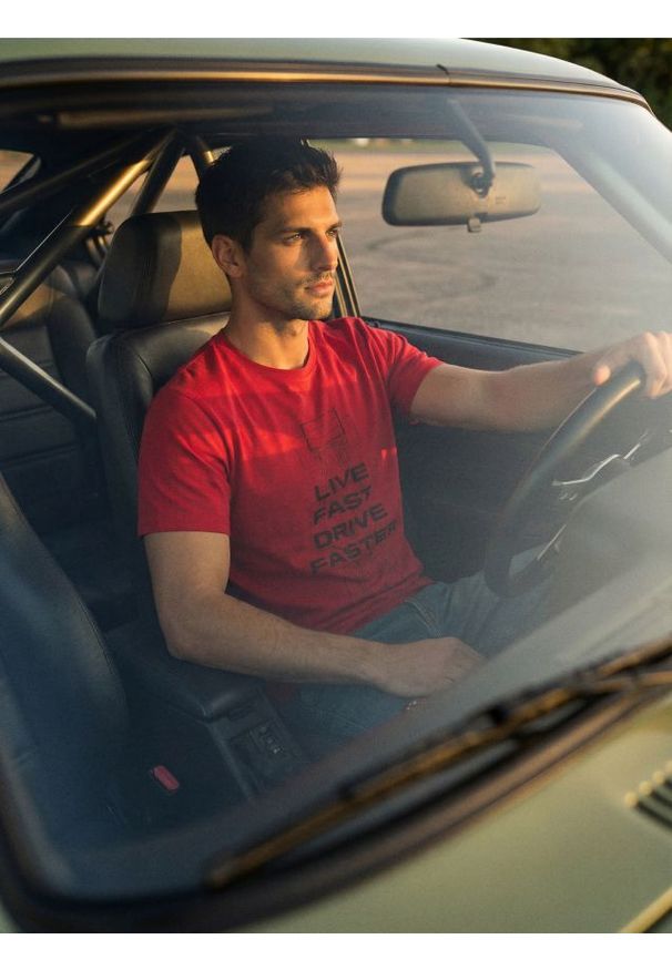 Sinsay - Bawełniana koszulka z krótkim rękawem - czerwony. Kolor: czerwony. Materiał: bawełna. Długość rękawa: krótki rękaw. Długość: krótkie