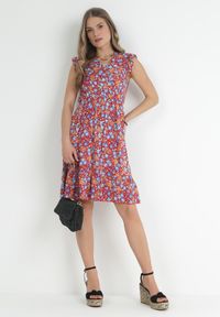 Born2be - Czerwona Rozkloszowana Sukienka z Wiskozy w Kwiaty Evalis. Kolor: czerwony. Materiał: wiskoza. Wzór: kwiaty. Sezon: lato #2