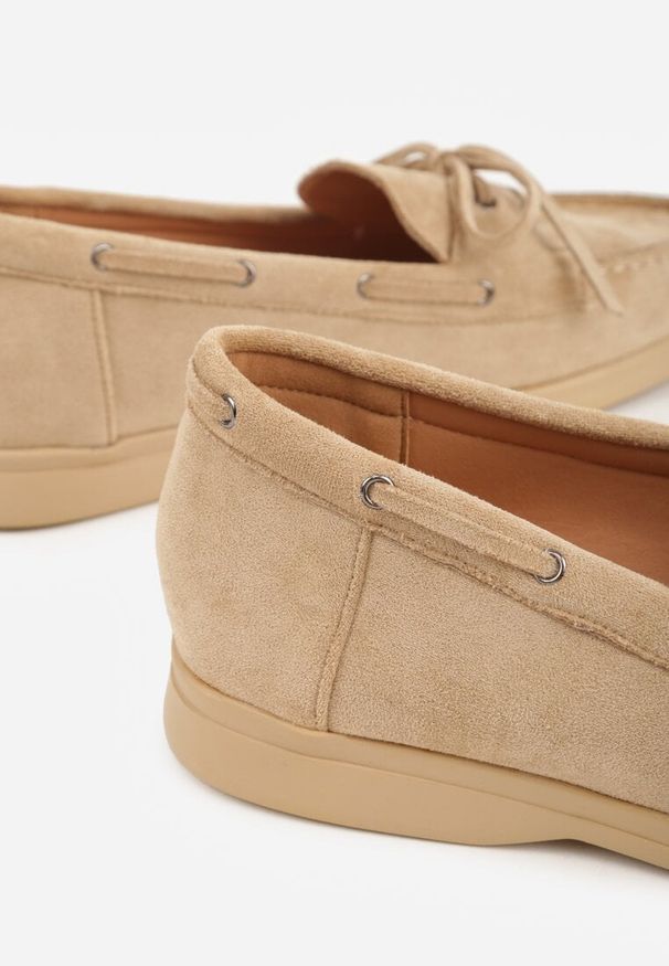 Renee - Ciemnobeżowe Mokasyny ze Sznurkiem i Kokardą Samiphia. Okazja: na co dzień. Kolor: beżowy. Materiał: jeans. Styl: casual, elegancki