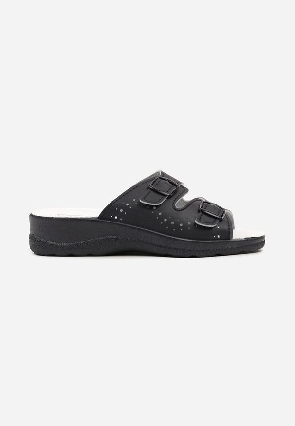 Born2be - Granatowe Klapki z Regulowanymi Paskami i Ozdobną Perforacją Seretia. Okazja: na co dzień. Kolor: niebieski. Materiał: jeans. Obcas: na płaskiej podeszwie. Styl: elegancki, casual